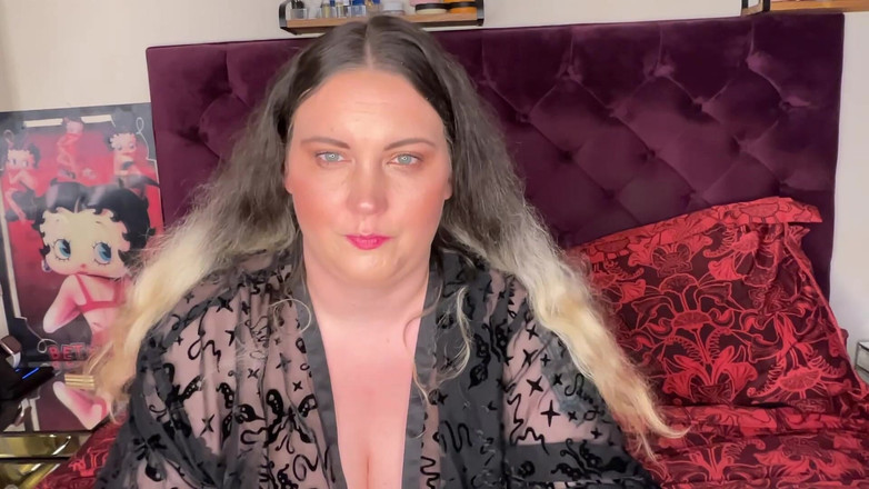 MissFFW: Panna Ffw używa q-tipsów, aby łaskotać nos i kichać