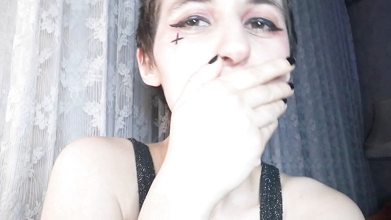 The Antichristrix: Gigante ri de seu pau pequeno