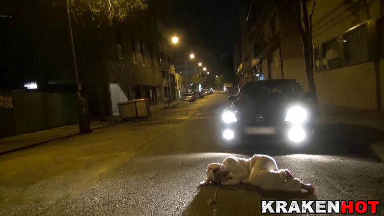 Krakenhot: Une femme mature taille une pipe et lèche le cul...