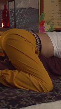 O fată de masaj la un salon de masaj thailandez în Kinshicho, celebru pentru apropierea sa excesivă, este de fapt foarte slabă la presiune