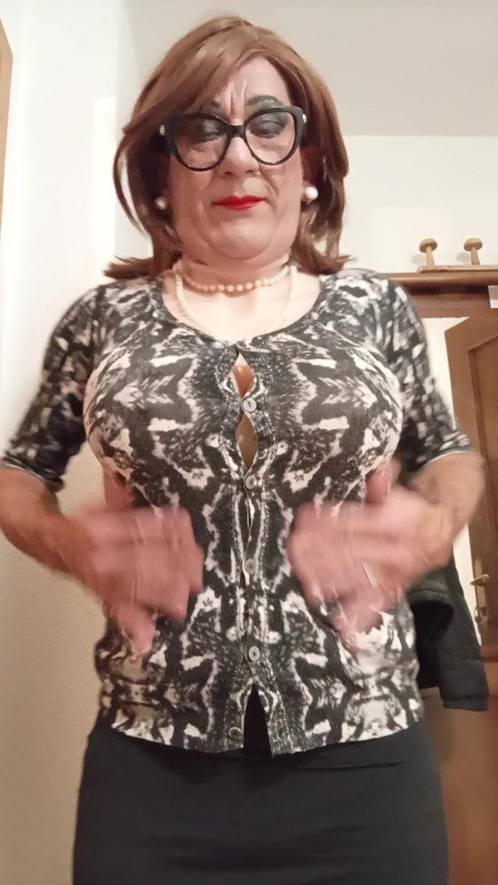 Yusti: S’habiller devant le miroir