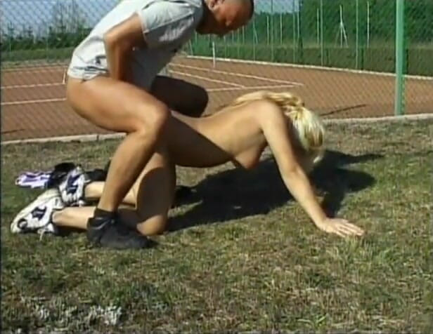 Super Babes: Enge hure, fußballplatzfick
