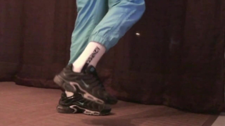 Sneaker gay: Solo masturbation with sneakers for q straight boy