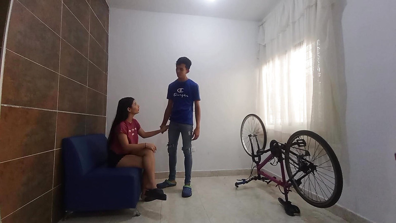 mackencie29: Adik tiri berusia 18 tahun yang tidak setia kepada teman lelakinya...