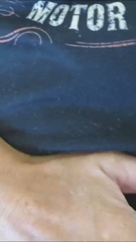 Cewek sange ini lagi asik nyepong dan ngentot memeknya pakai dildo sampai dicrot di dalam - pov