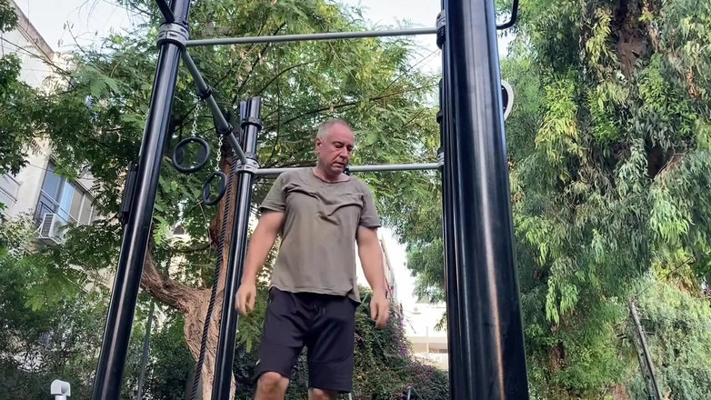 Alex Igogo: Mi pompano e vado a segarmi.