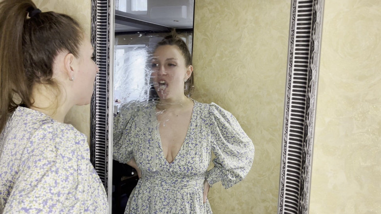 Hottie goddess: 散らかった唾と粘液がガラスに遊ぶ音