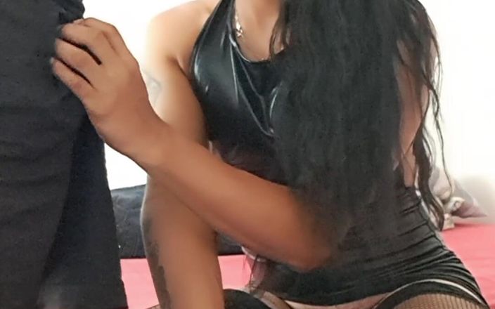 Valera Toro: Wajah trans kolombia yang super hot ini dicrot sperma hangat...