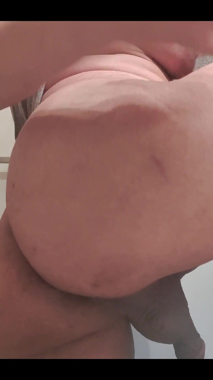 KNKY Bee: Lubang besar saya akan menghisap zakar