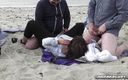 Cumdrinking Wife: Pandilla follada por muchos extraños en una playa - parte final