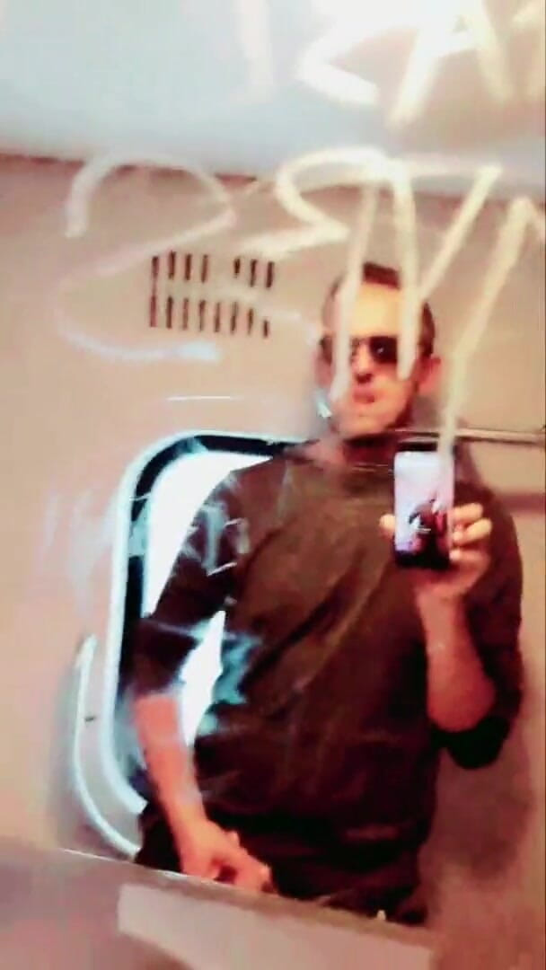 Slutboyben: Il ragazzo in cam4 sborrata in pubblico sul treno