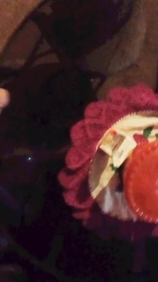 WolfGV: Saya melancap zakar saya semasa berjalan di sekitar rumah saya...