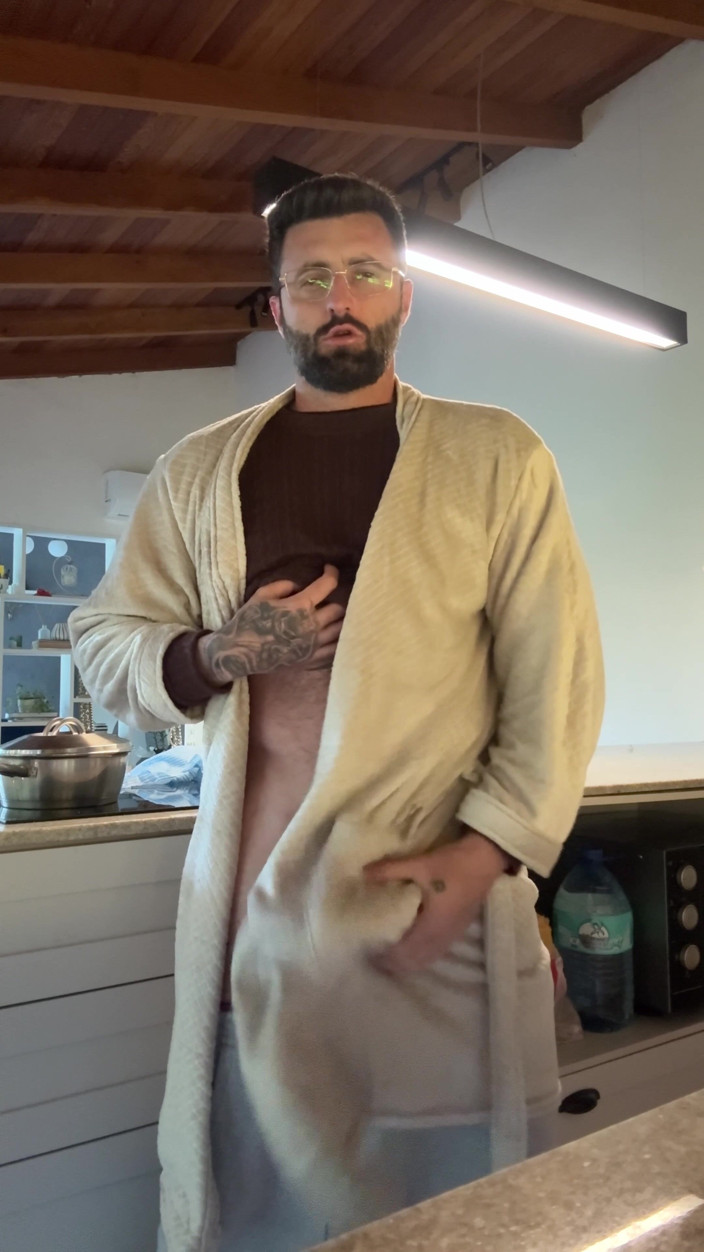 Euvinisc: Waking up with a Hard-on