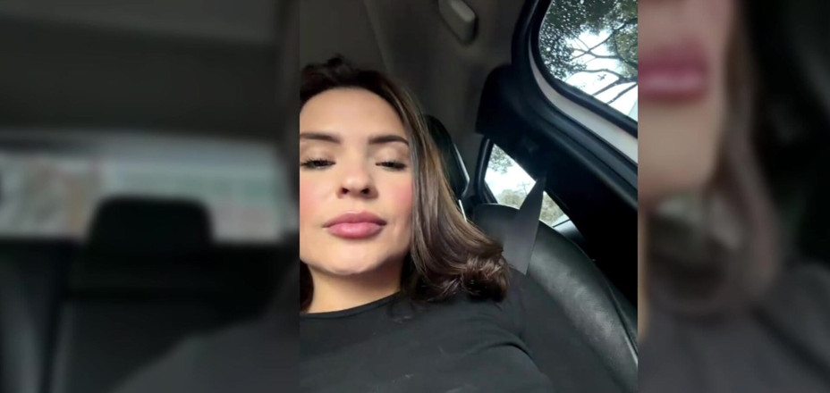 Ayumi Hall: Ik Masturbeer in Mijn Auto Terwijl Ik Op Weg Ben...