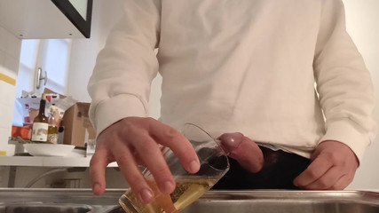 Kinky Guy: Pissing in a Glass