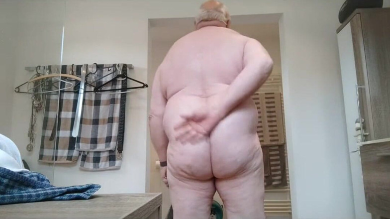 Karlchengeil: my ass- show marks, fart and beat