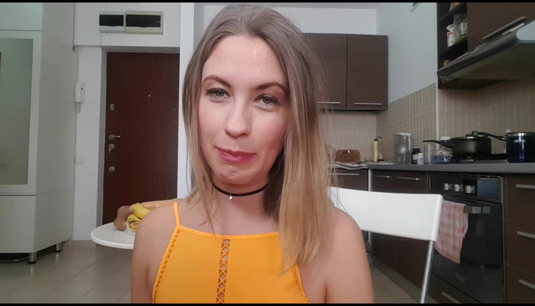 Erotic Tanya: Teen does deepthroating challenge