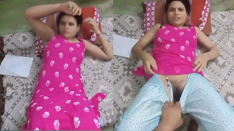 Pyaripooja22: Gadis perawan desa ini mengundang tetangganya ke rumah dan untuk...