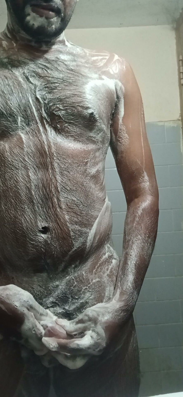 Baddiehotnew: Bagno e spettacolo di culo