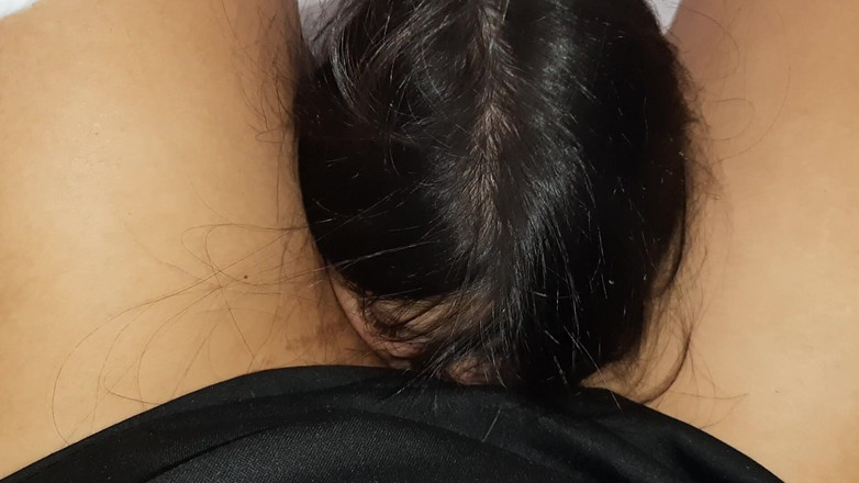 Lesbian-illusion: Während meine freundin für ihre prüfung lernt, spielt unsere nachbarin...