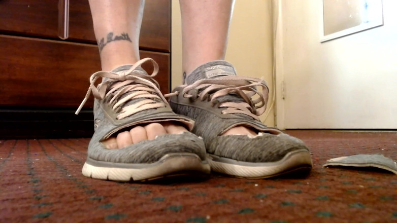 Abby Anna: Брудні кросівки знову будують знищення