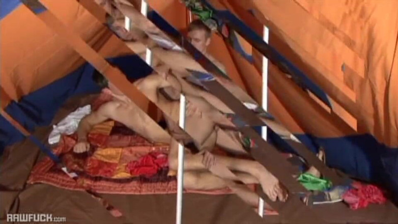 Raw Fuck: Cewek kemping penuh sperma pengen dientot di malam hari