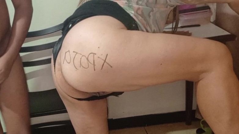 Milfta boohot: Ein gespräch mit meiner reifen stiefmutter und lädt mich ein