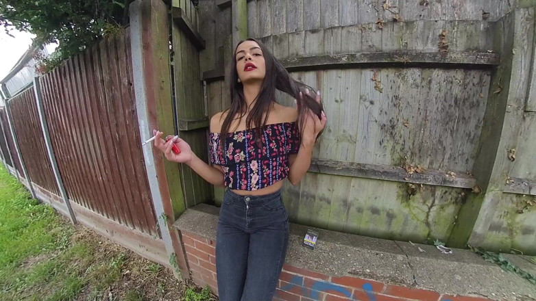 VR smokers HD-2D Videos Only: Kim Model - Dark Jeans