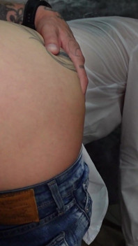 Scopo una matrigna sexy vestita sotto la doccia!