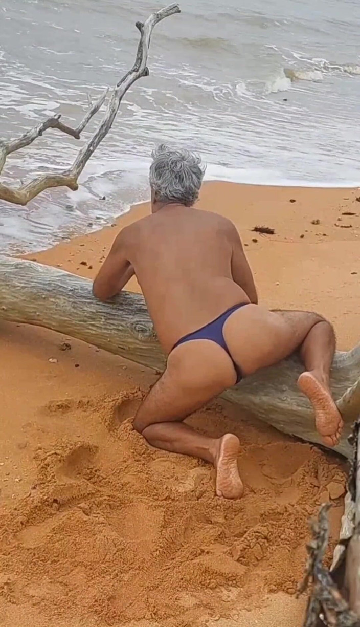 Ladysilvas: Ladysilva Che culo caldo giocherellona sulla spiaggia in bikini