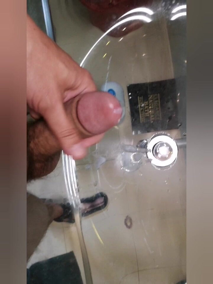 Rafael Torreano: Cởi trần, sục cu và xuất tinh trong phòng tắm (có...