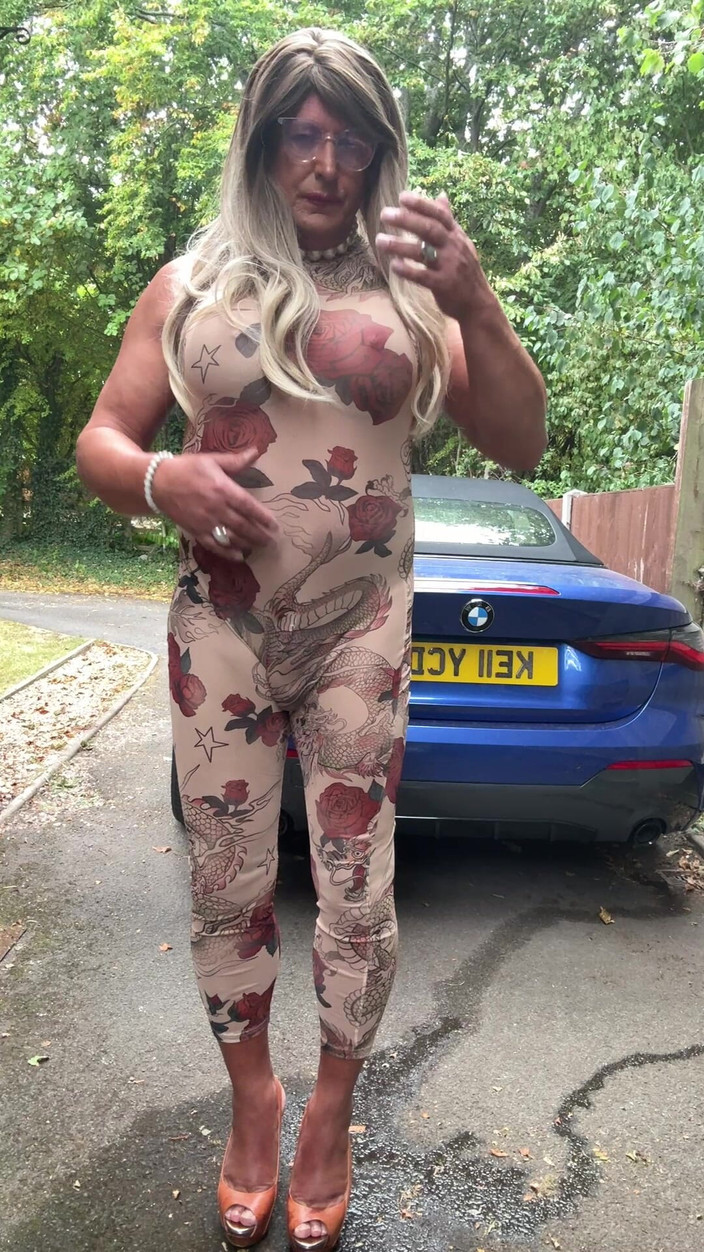 Kellycd2022: Người mặc đồ xuyên thấu gợi cảm Kellycd2022 trong bộ đồ xuyên...