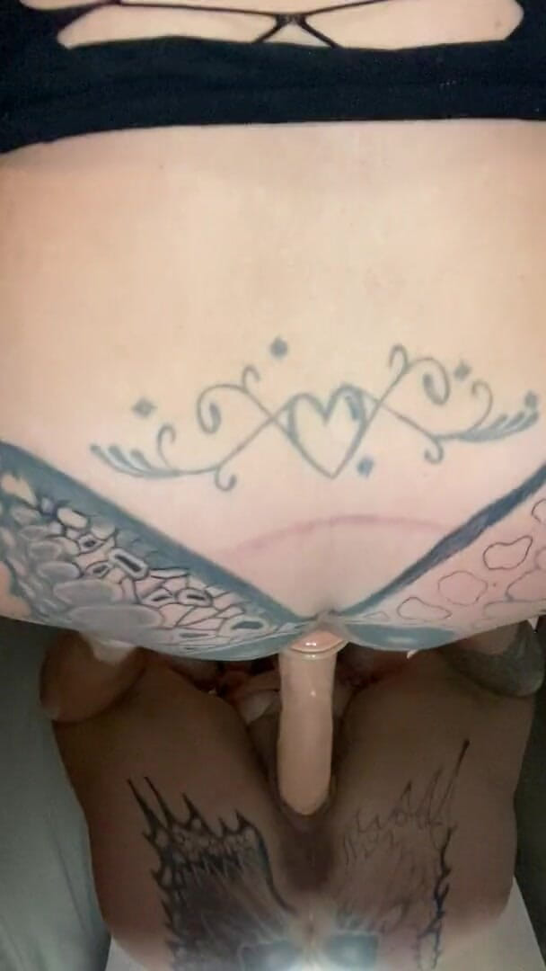 MzKiTTy91: Pawg wife bouncing on 12 inch monster cock