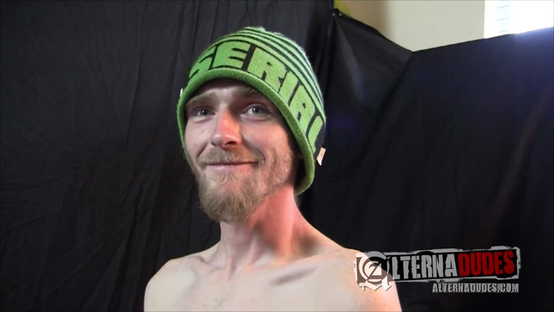 Alterna dudes: Micuța Gay Willy Wiggles se potrivește cu un vibrator imens în...