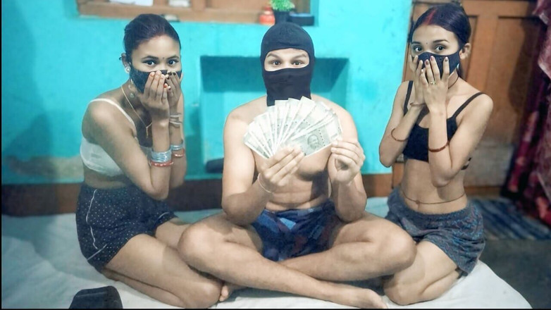 Horrny-Archana: Przyjaciele z college'u Threesom Sex XXX Video Hindi, jeden chłopak...