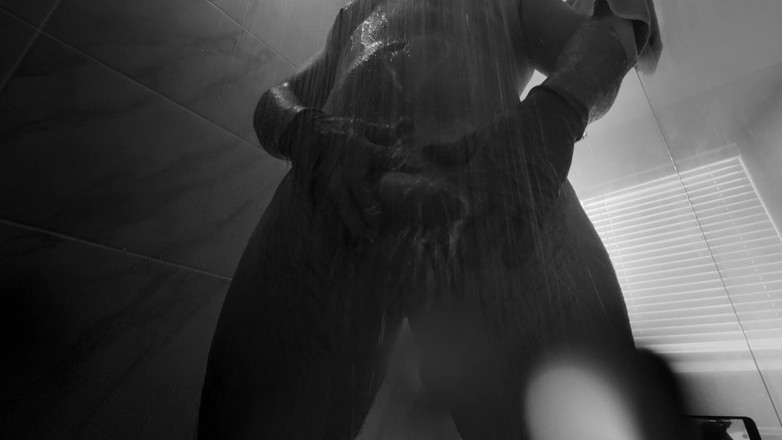 Ivan the Pleasure Dom: Lelaki berkahwin lurus mengongkek dildo di bilik mandi (bahagian 1)