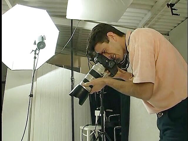 Lucky Cooch: Awek luar biasa dalam penggambaran