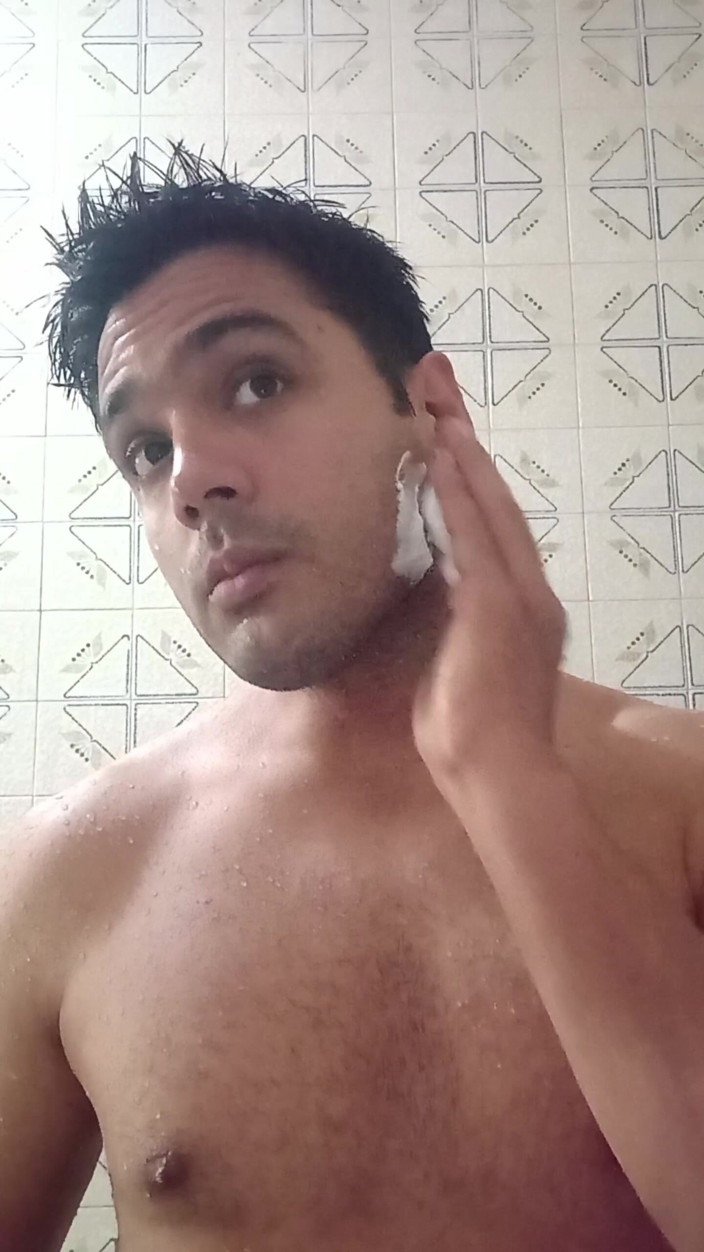 Guss: A Moreno Guy Alone in the Bathroom
