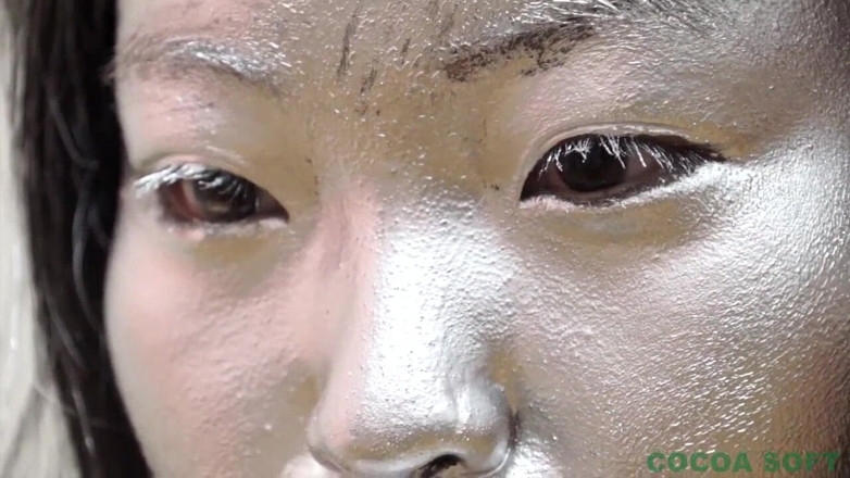 Cocoa Soft: A girl in a uniform turns into silver