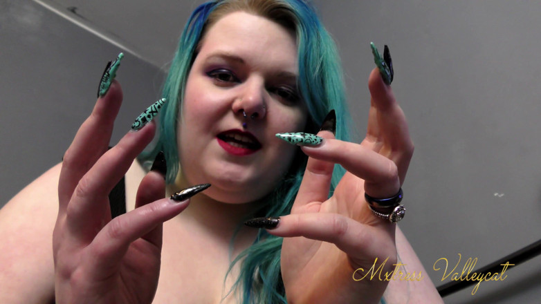 Mxtress Valleycat: Mesmerised by my long nails