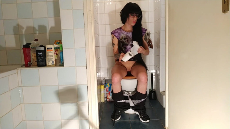 Beth Kinky: Pee and brown bear