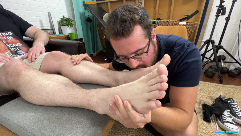 Ticklish Chubs: 의사발을 숭배하는 Cdubs!