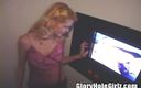 Glory Hole Girlz: Anal only - istri nakal rambut pirang ini lagi asik nyepong...