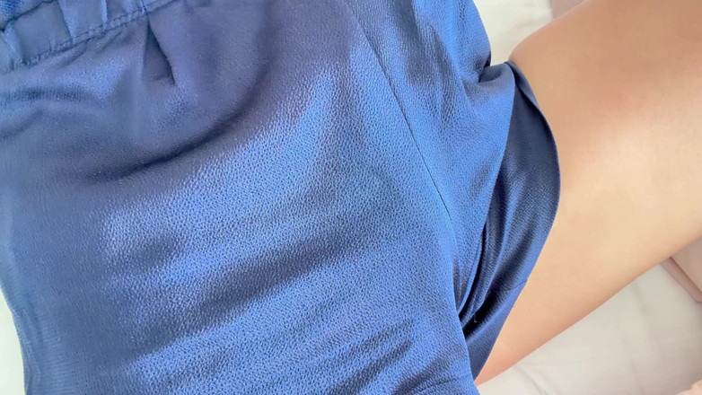 Lina Blonde Pussy: बेडरूम एकल सुनहरे बालों वाली जागती है और उंगलियों मलाईदार चूत क्लोज अप देखने का बिंदु