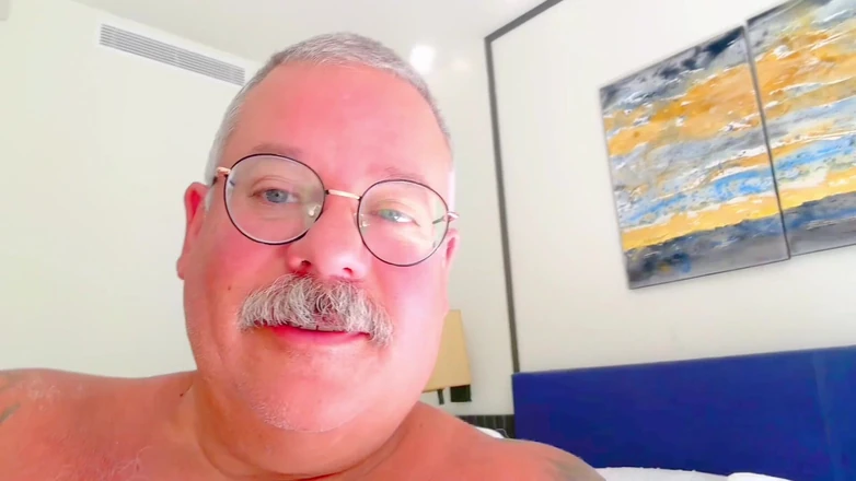 Hand-Free-Daddy-Chub: Macho Italiano Caballero Mayor Usando Un Velocímetro Pone Un Consolador...