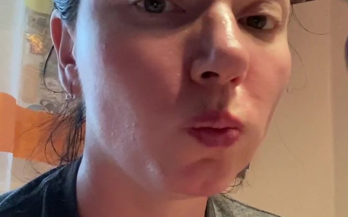 Margo Eden [deactivated]: Welches ist ein oder zwei besseres video? - Zweites video