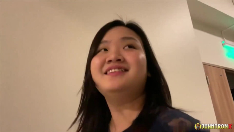 John Tron X: Johntronx - 性感的微胖女孩在口交后被狠操