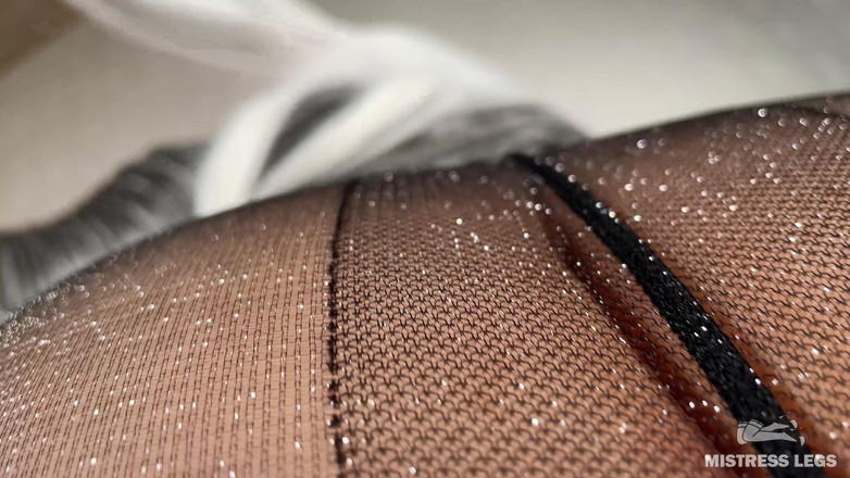 Mistress Legs: 내 큰 팬티 스타킹 엉덩이 아래 POV: 나일론 발과 후장 괴롭히는