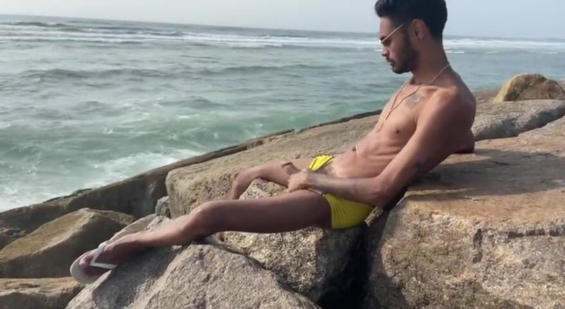 arabeputo: Magrelo do pau grande punheta plajda