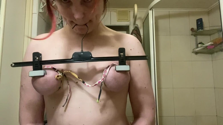Elena917: Tits BDSM Till Orgasm - Bondage, Thumbtacks, Clothes Holder Clamps